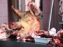 Опасное мясо в Херсоне продолжают продавать: Миколаенко не подписал распоряжение