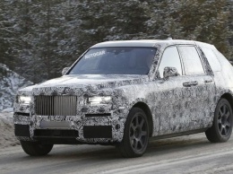Первый внедорожник Rolls-Royce засняли во время зимних тестов