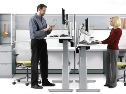 Ученые: В офисе полезнее стоять, чем сидеть