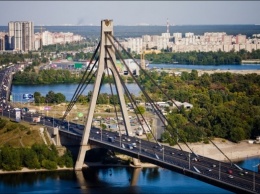 Киевляне поддерживают новые названия Московского моста и площади