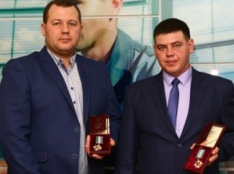 Президент Украины вручил Ордена «За мужество» энергетикам ДТЭК за восстановление электроэнергии в Авдеевке