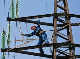В Крыму продолжают восстанавливать электроснабжение. Работают 28 бригад энергетиков
