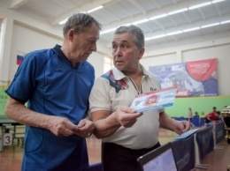 Ялтинские ветераны остались без медалей на домашнем турнире по настольному теннису