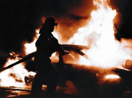 В Луцке сожгли элитный «Мерседес» депутата горсовета