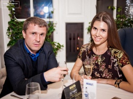 Выставила все, что только можно: как развратная жена известного украинского футболиста обнажилась (ФОТО)