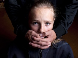 В Запорожье 40-летний учитель развращал 15-летнюю девочку