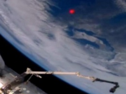 МКС зафиксировала странную вспышку в космосе