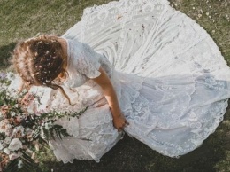 В Британии девушка нашла 150-летнее свадебное платье, которое ранее потеряла в обанкротившейся химчистке