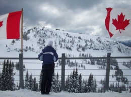 Пешком по снегу: мигранты из США бегут в Канаду