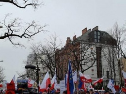 В Варшаве проходят массовые митинги против расширения границ