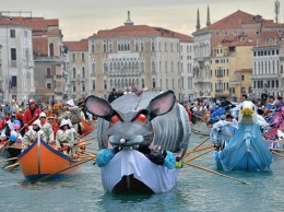Две недели волшебства: в Венеции стартовал карнавал (ВИДЕО)