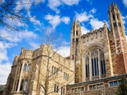 Йельский университет переименовал колледж после споров о расизме