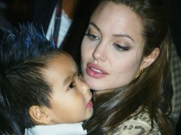 Поклонники умиляются новым снимком Джоли с сыном