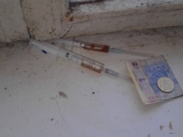 Мариупольские наркоманы научились делать наркотики из кондитерского мака (ФОТО)