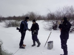 В Киеве еще одного рыбака унесло на льдине (ФОТО)