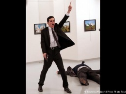 Жюри World Press Photo признало лучшим снимок покушения на посла РФ в Турции