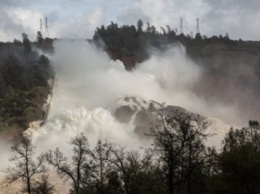 Разрушение плотины Оровилл в Калифорнии (Видео)