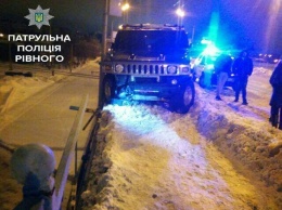 Пьяные девочки-подростки попали в аварию на угнанном Hummer