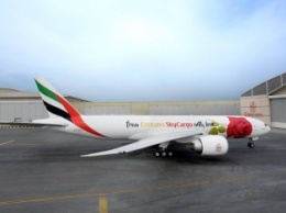 Самолет Emirates получил специальную ливрею ко Дню влюбленных (видео)