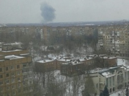 Мощный взрыв в Донецке. Над городом поднялся огромный столб черного дыма (ФОТО, ОБНОВЛЕНО))