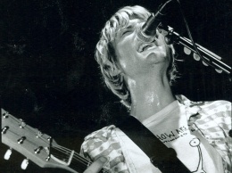 Гитару Курта Кобейна продадут на eBay на благотворительные нужны