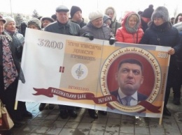 В Запорожье предприниматели принесли на митинг яркие плакаты про Гройсмана, - ФОТО