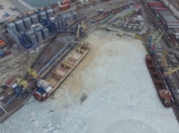 Экология: в Одесском порту пылят зерновозы, а будет еще хуже (фотофакт)