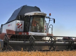 Поля Донбасса уже убирают российской сельхозтехникой