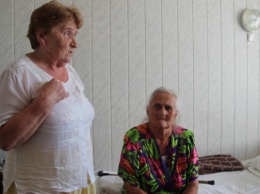 Врачи Запорожской облбольницы вернули зрение слепой бабушке