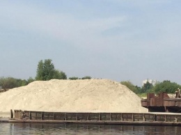 В киевской акватории обнаружили незаконную добычу песка
