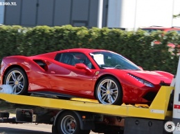 Вниманию олигархов: первые фото новейшей Ferrari 488 GTS