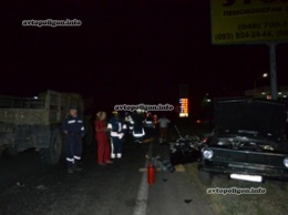 ДТП в Одесской области: в столкновении Волги и грузовика погибли двое. ФОТО+видео