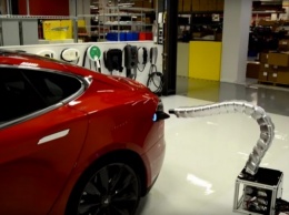 Tesla показала прототип роботизированной зарядки для электомобилей