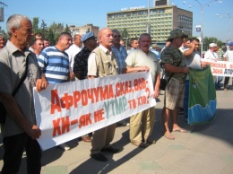 В Запорожье с протестом к губернатору Самардаку приехали охотники