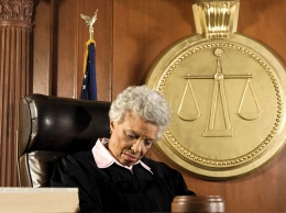 Ученые: невыспавшиеся судьи выносят более суровые приговоры