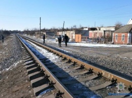 На запорожском курорте под колесами поезда погибла девушка