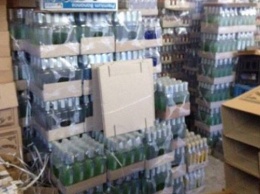 Полиция разоблачила подпольный цех, где разливали водку "известных брендов"