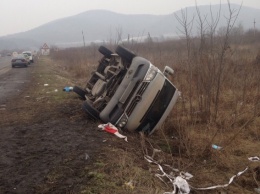 В Закарпатской области перевернулся автобус, травмированы семь человек