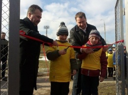 Миколаенко и Гордеев открыли детскую футбольную площадку