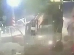 Водитель МАЗа успел спастись за секунду до столкновения с поездом (Видео)