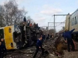 Около Брюсселя поезд сошел с рельсов: один погибший, 20 травмированных