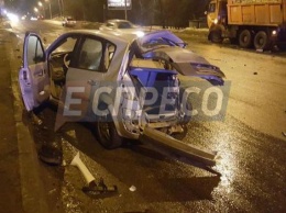 В Киеве произошло пьяное ДТП с грузовиком, есть пострадавшие: появились фото