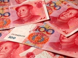 Китай резко ослабил курс юаня к доллару