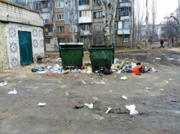 В Херсоне вывезли мусор: "найдите 10 отличий" (фото)