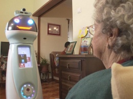 Ученые ЕС подарят пожилым людям робота-друга | Euronews