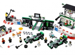 Компания Lego выпустила конструктор Mercedes-AMG F1 Team
