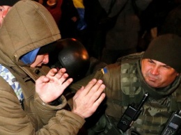 В Киеве распоясавшиеся радикалы едва не взяли штурмом РОВД
