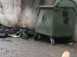 В Симферополе каждый месяц сгорает до 60 мусорных баков