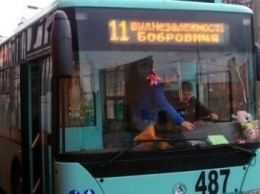 Черниговцы будут платить за проезд в общественном транспорте через смартфон