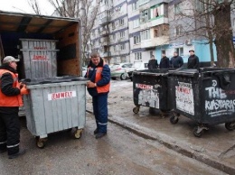 Дождались: в запорожских дворах меняют мусорные контейнеры